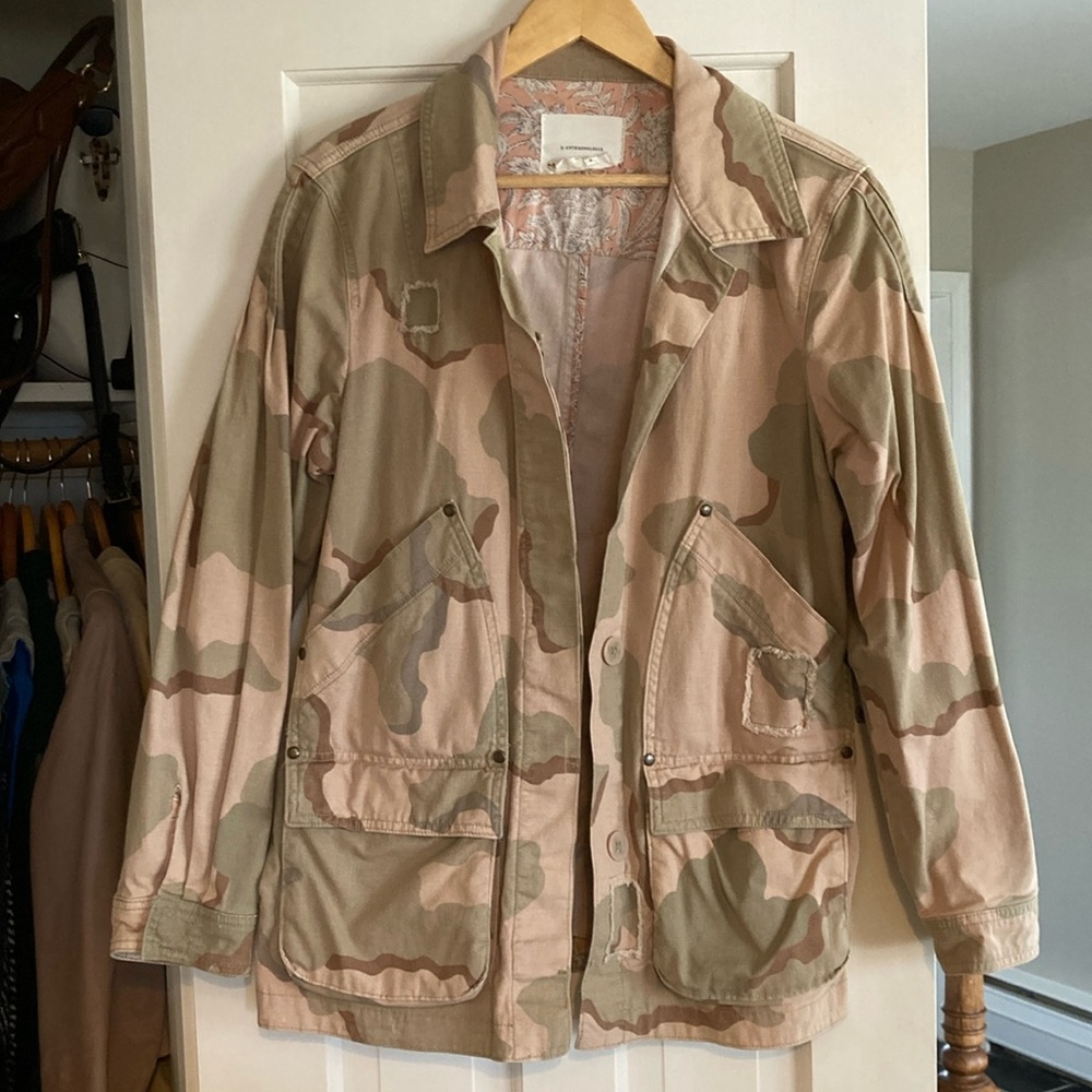 Anthropologie women’s size medium coat, soft camo print w lots of pockets! EUC